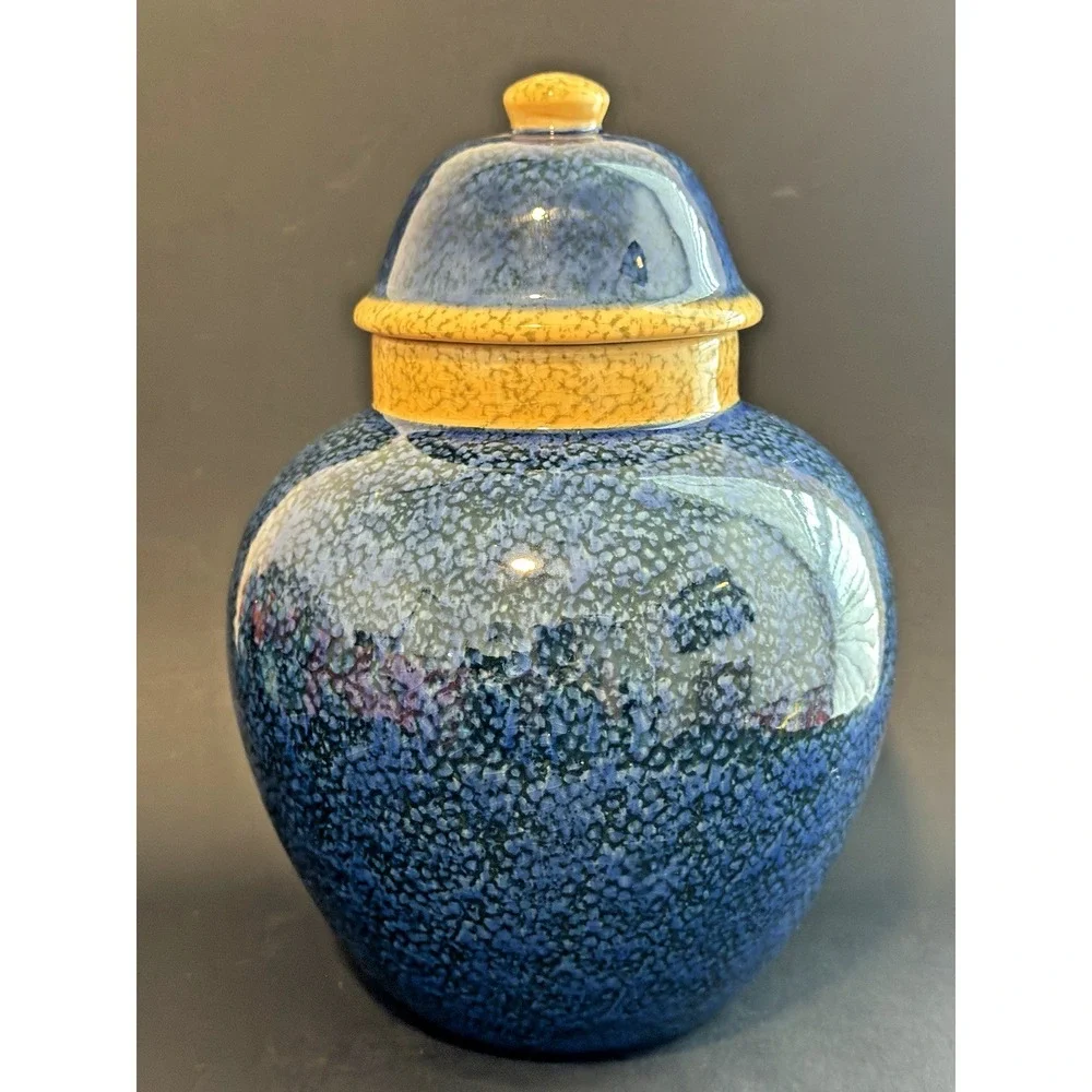 Winterthur Stoneware Blue Jar‎